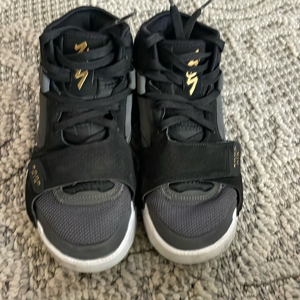 Jordan Zion 2 basketball shoes 6 big boys